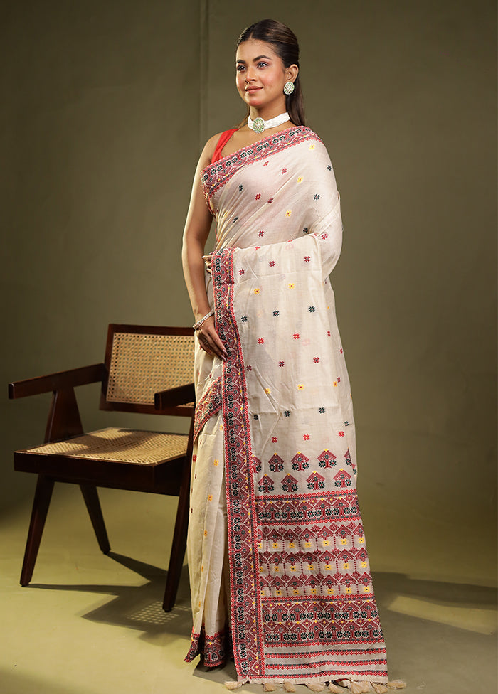 Cream Assam Silk Saree With Blouse Piece