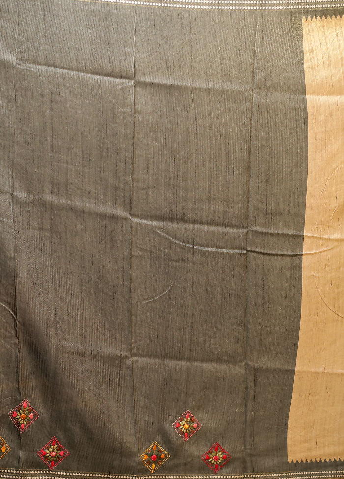 Cream Tussar Silk Saree With Blouse Piece