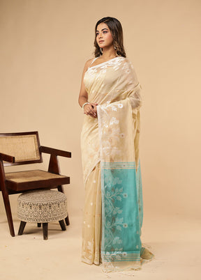 Green Matka Silk Saree With Blouse Piece