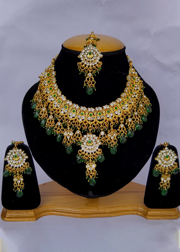 Multicolor Alloy Jewellery Set (1 Necklace, 1 Pair Earrings, 1 Mang Tikka)