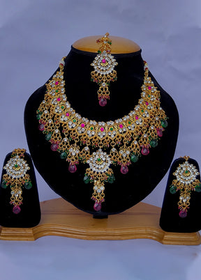 Multicolor Alloy Jewellery Set (1 Necklace, 1 Pair Earrings, 1 Mang Tikka)