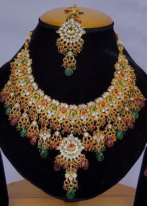 Multicolor Alloy Jewellery Set (1 Necklace, 1 Pair Earrings, 1 Mang Tikka)