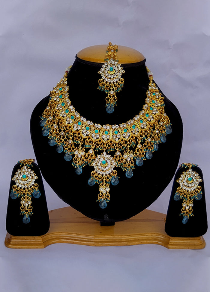 Multicolor Alloy Jewellery Set (1 Necklace, 1 Pair Earrings, 1 Mang Tikka)