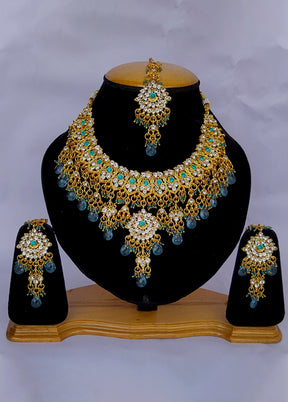 Multicolor Alloy Jewellery Set (1 Necklace, 1 Pair Earrings, 1 Mang Tikka)