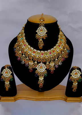 Multicolor Alloy Jewellery Set (1 Necklace, 1 Pair Earrings, 1 Mang Tikka)