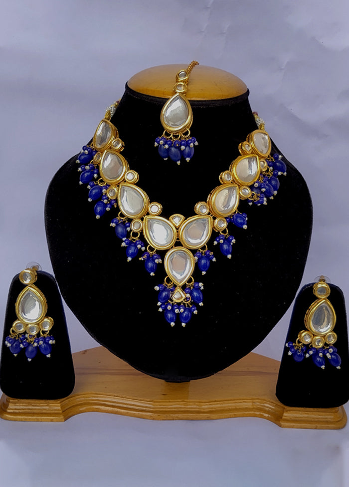 Multicolor Alloy Jewellery Set (1 Necklace, 1 Pair Earrings, 1 Mang Tikka)