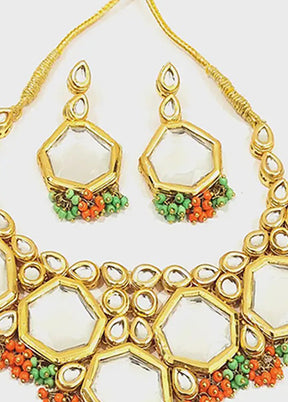 Multicolor Alloy Jewellery Set (1 Necklace, 1 Pair Earrings, 1 Mang Tikka)
