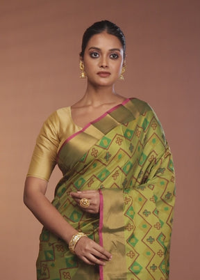 Green Dupion Silk Saree With Blouse Piece