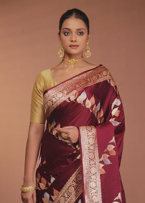 Maroon Handloom Banarasi Pure Silk Saree With Blouse Piece